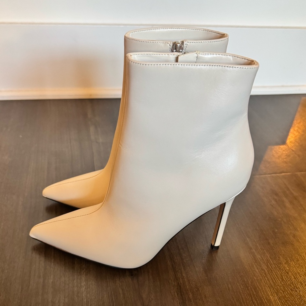 ⚜️ Nine West Farrah White Ankle Boots